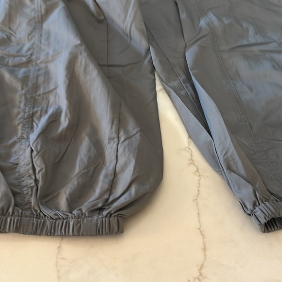 Women’s jumpsuit, silky type material, never worn. - Picture 7 of 8